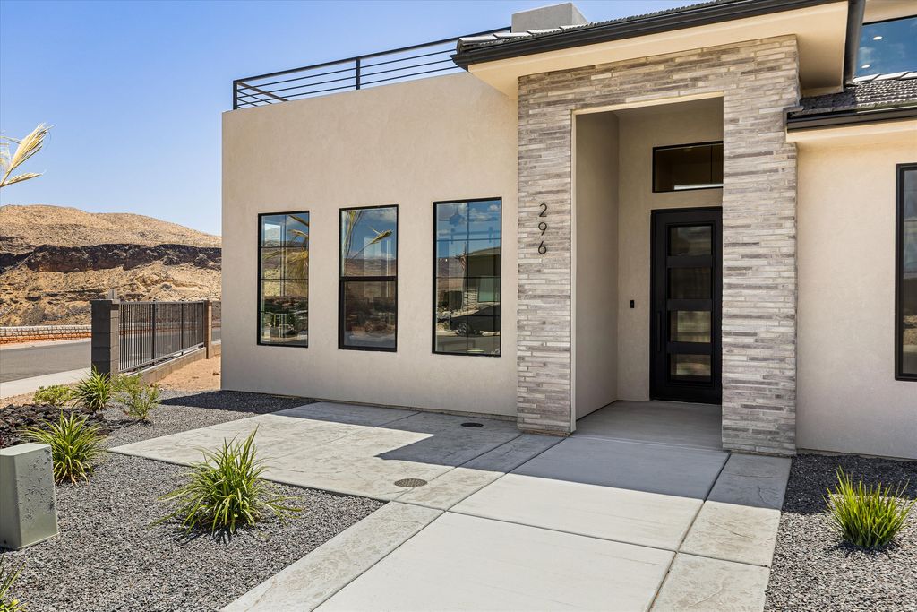 Photo of 296 E 1100 N, Hurricane, UT 84737 (MLS # 2166032)