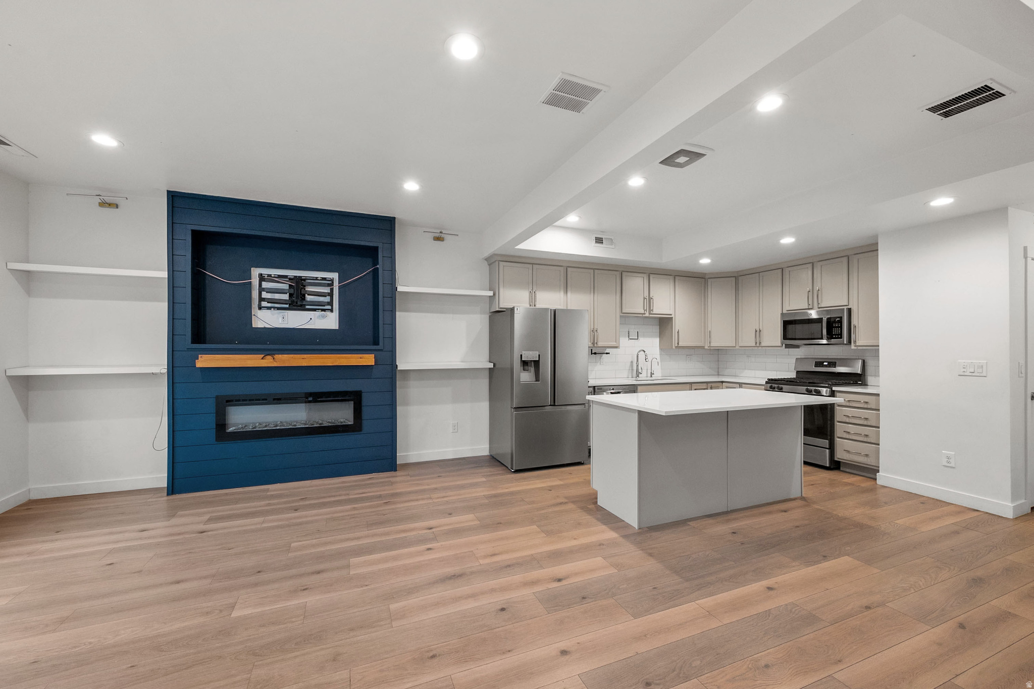 DAYBREAK - Residential