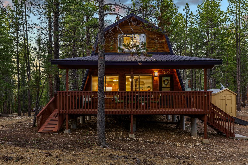Photo of 1250 N PIUTE DR, Kanab, UT 84741 (MLS # 2162075)