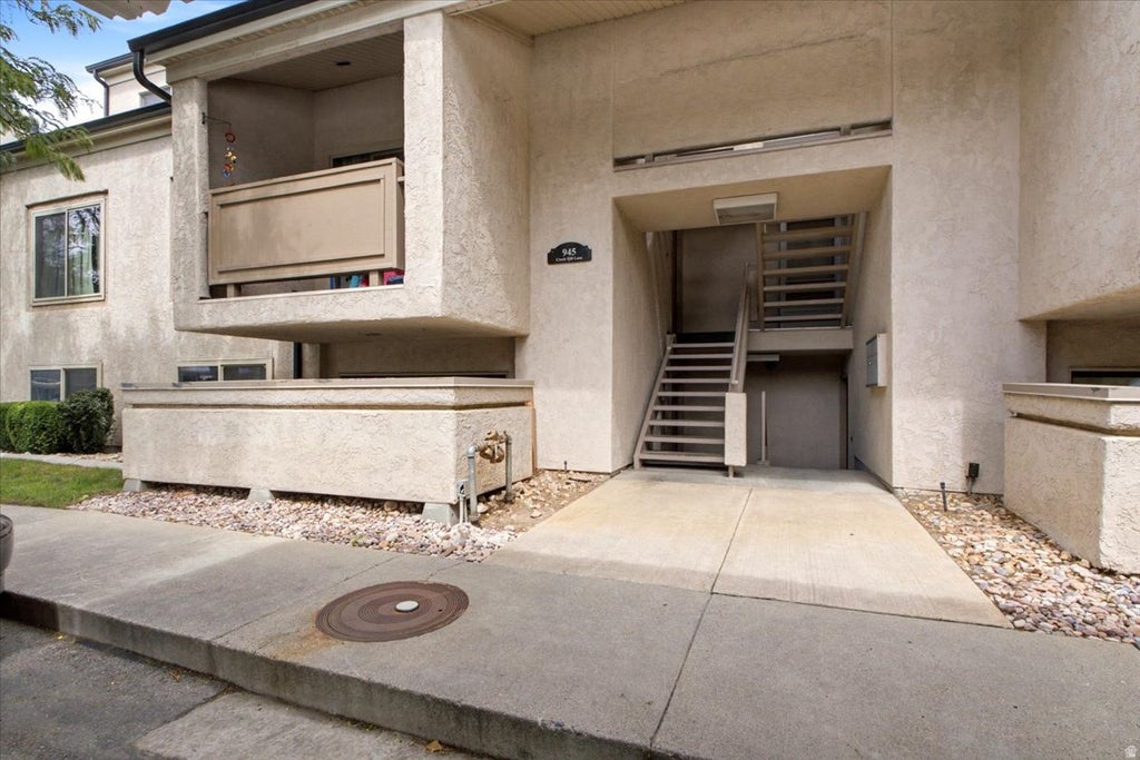 Photo of 945 E CREEK HILL LN #10, Midvale, UT 84047 (MLS # 2182830)