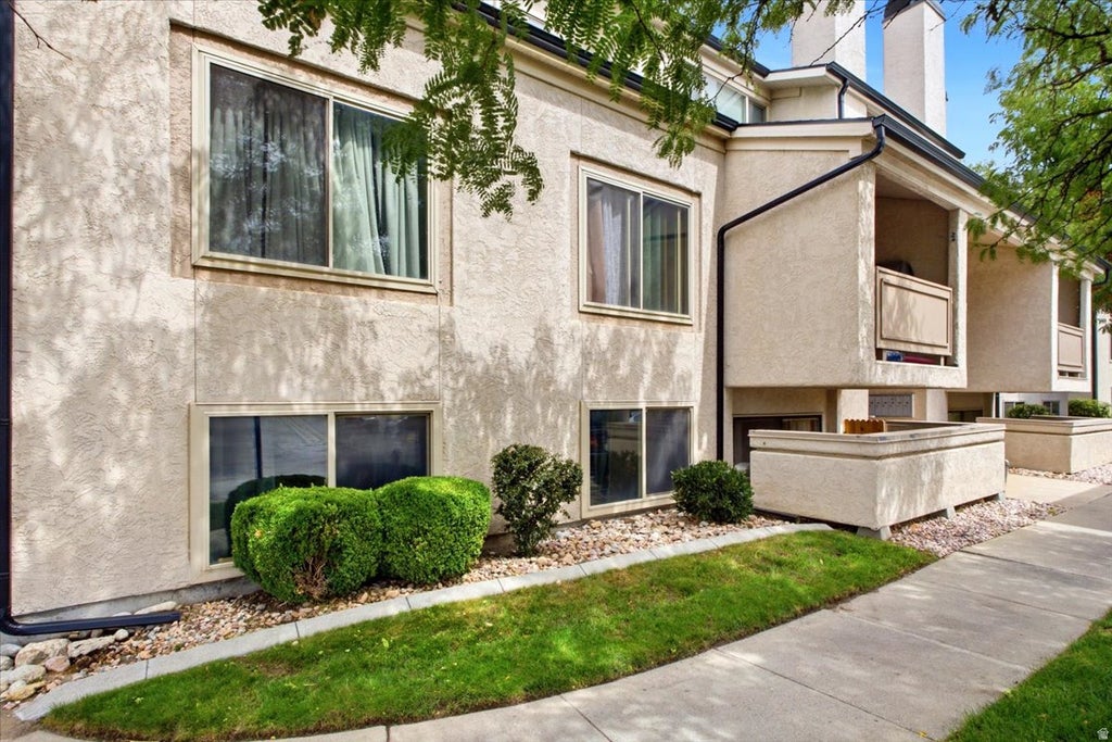 Photo of 945 E CREEK HILL LN #10, Midvale, UT 84047 (MLS # 2182830)