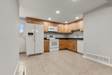 Tiny photo for 831 N VALERIA DR, Layton, UT 84041 (MLS # 2147654)