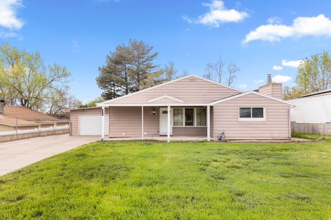 Tiny photo for 831 N VALERIA DR, Layton, UT 84041 (MLS # 2147654)