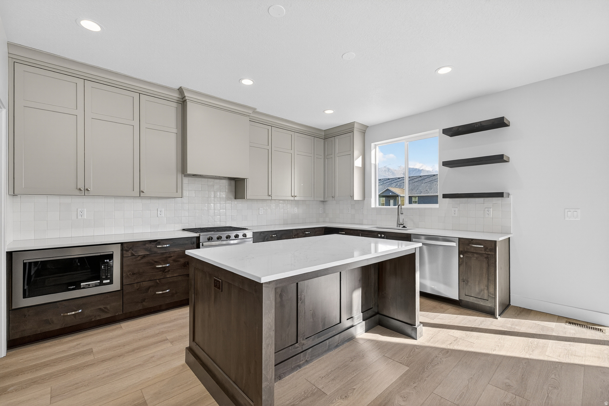 RIVERWOOD - Residential