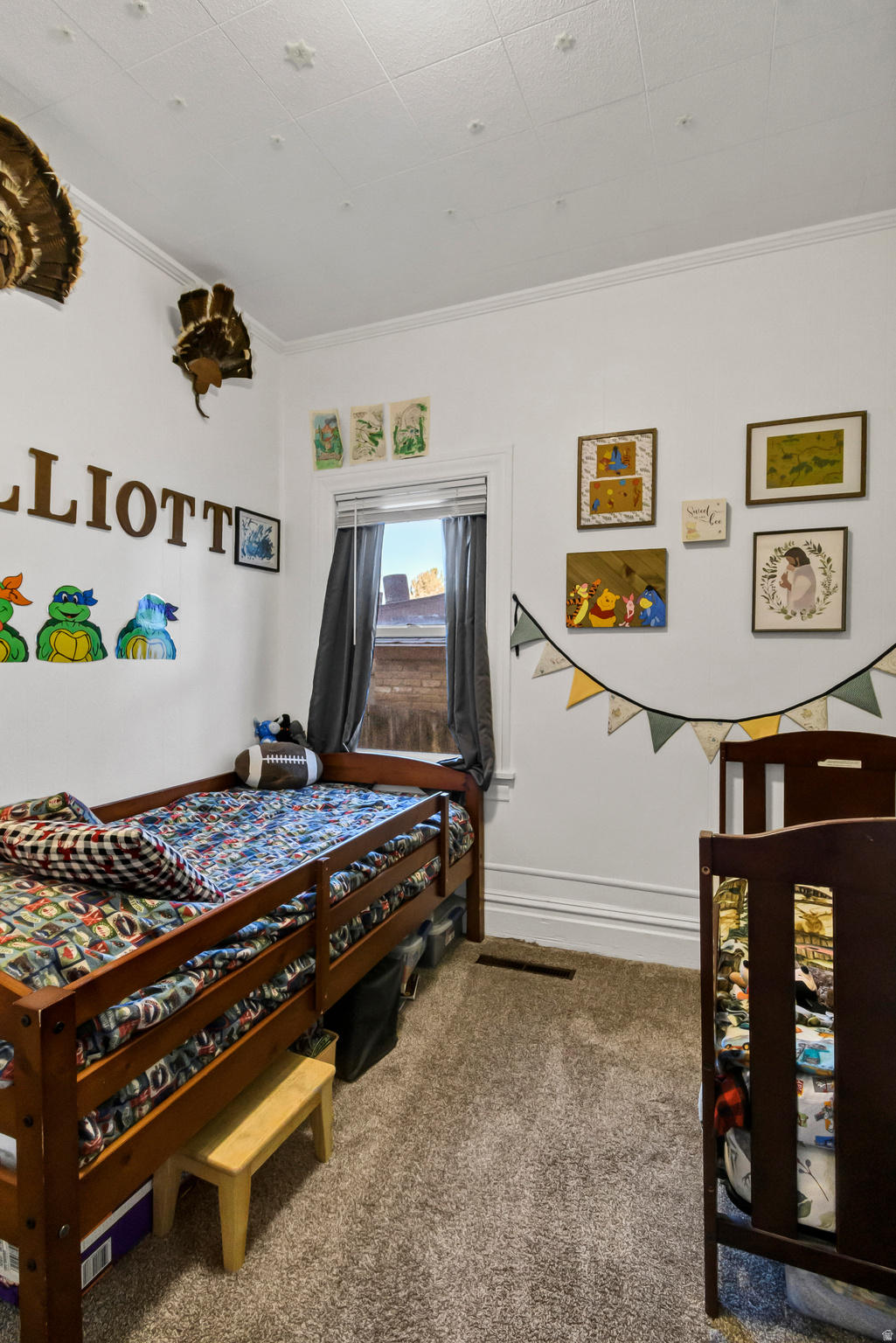 Main image without alt text