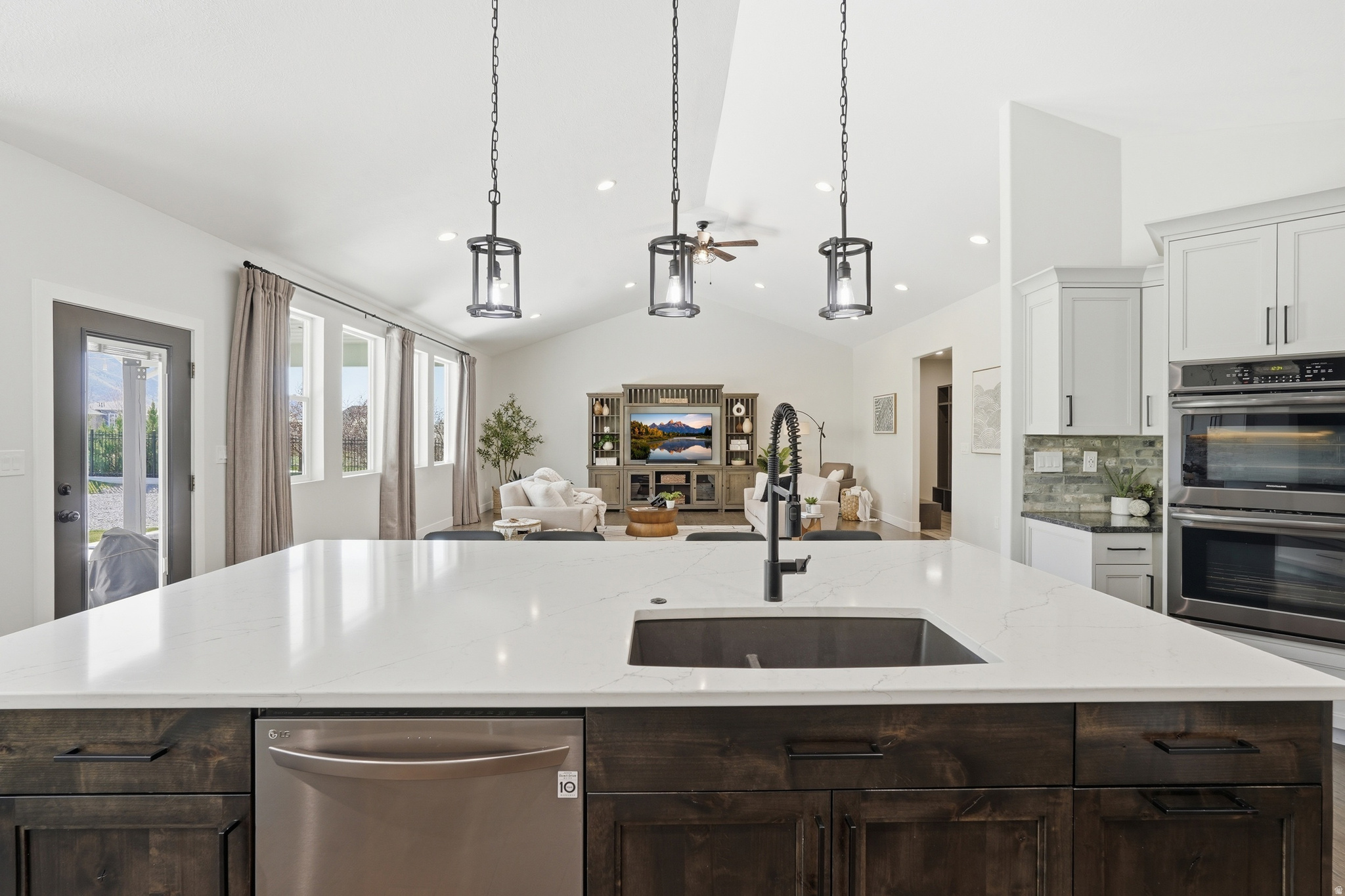 MAHOGANY RIDGE - Residential