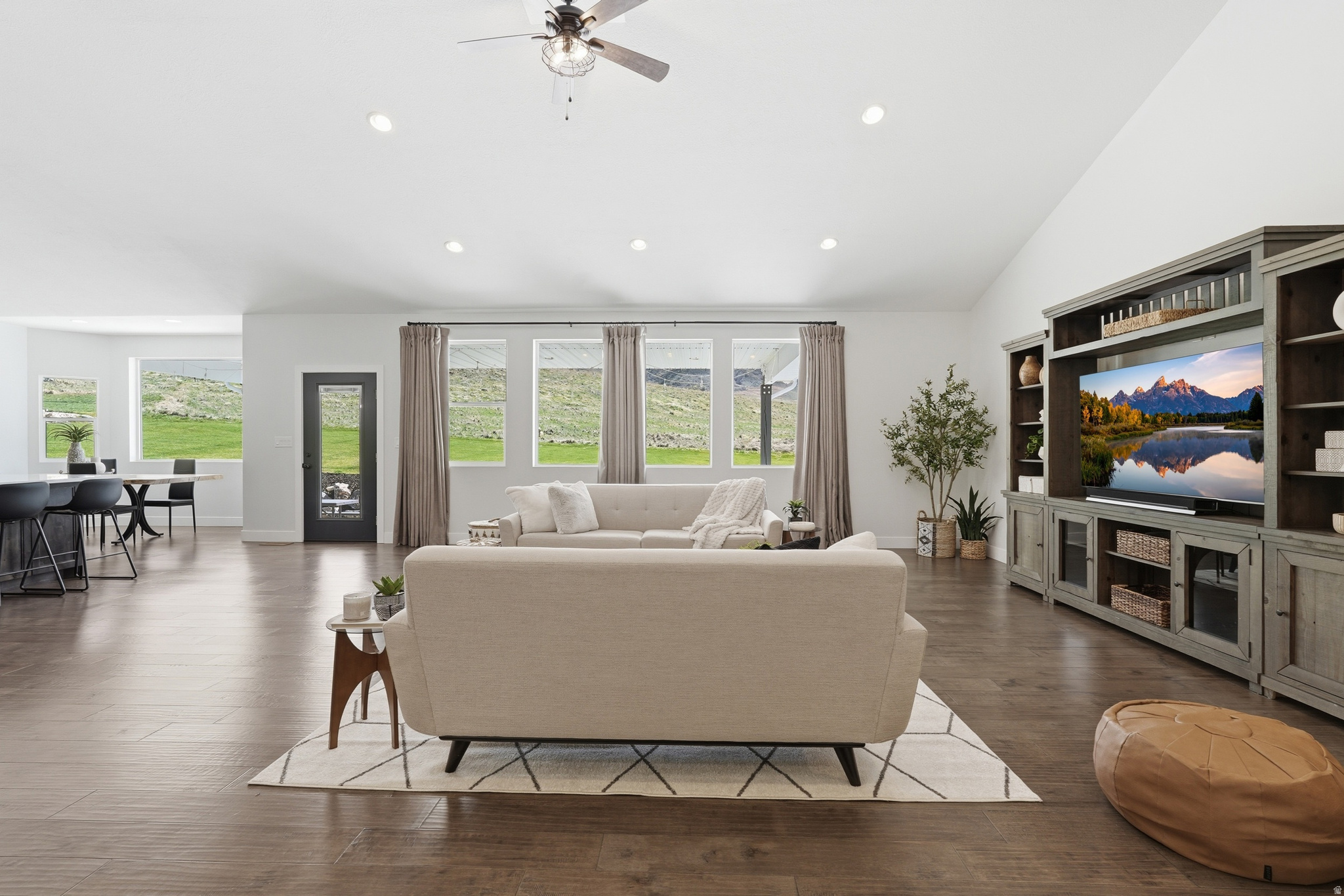 MAHOGANY RIDGE - Residential