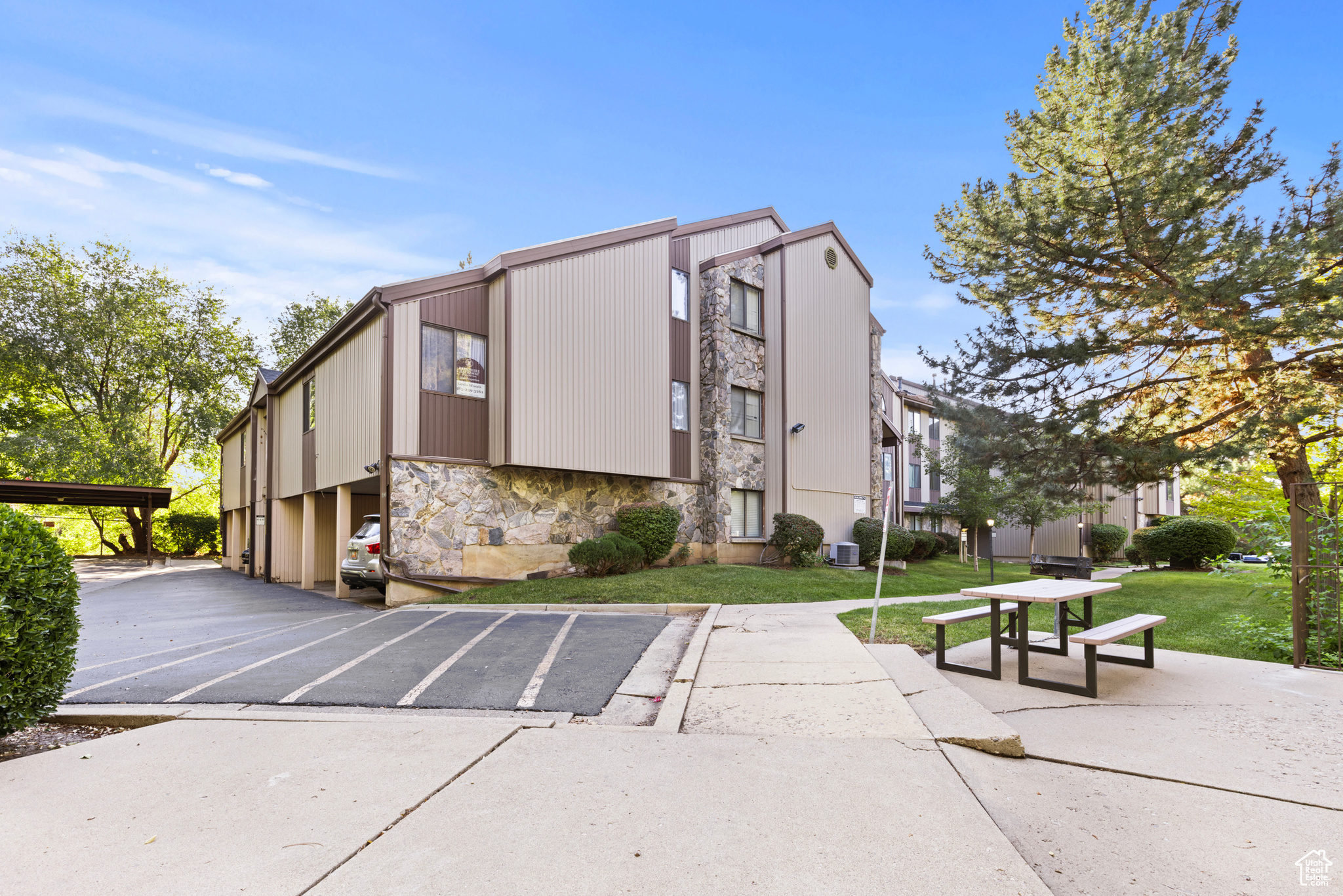 MILLSTONE MANOR PHAS - Residential