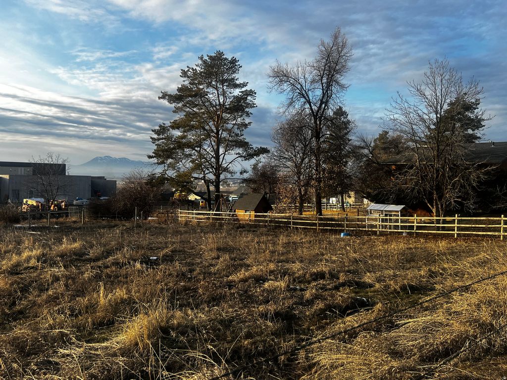 Photo of 375 N 400 E, Hyde Park, UT 84318 (MLS # 2134087)