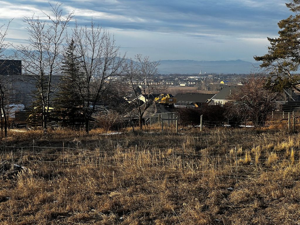 Photo of 375 N 400 E, Hyde Park, UT 84318 (MLS # 2134087)