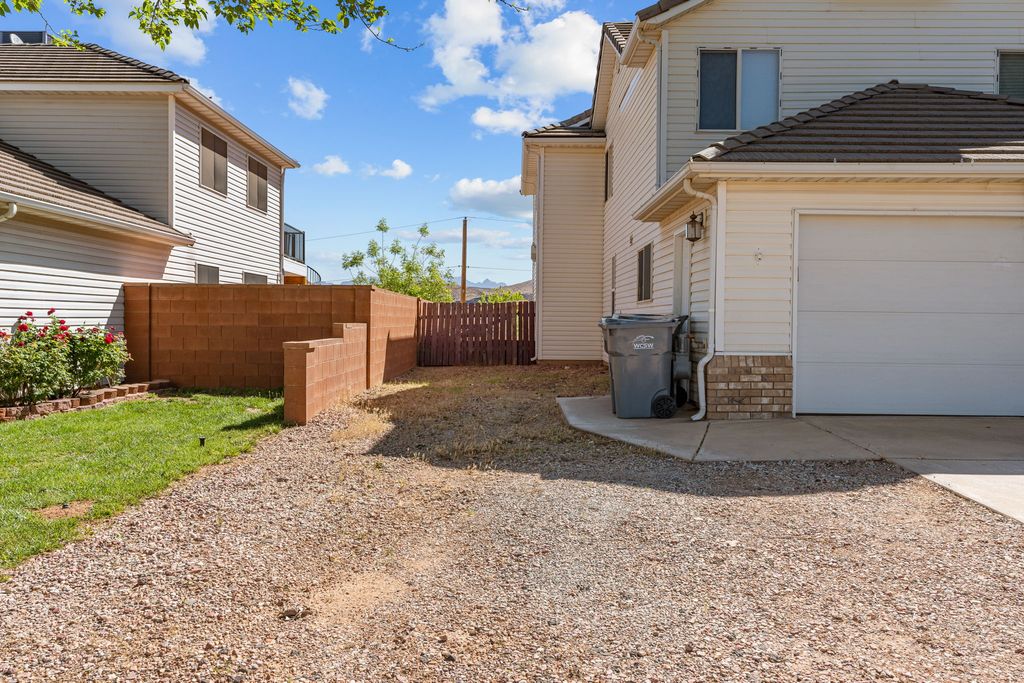 Photo of 924 N 100 W, Hurricane, UT 84737 (MLS # 2149060)