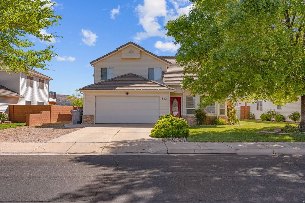 Photo of 924 N 100 W, Hurricane, UT 84737 (MLS # 2149060)
