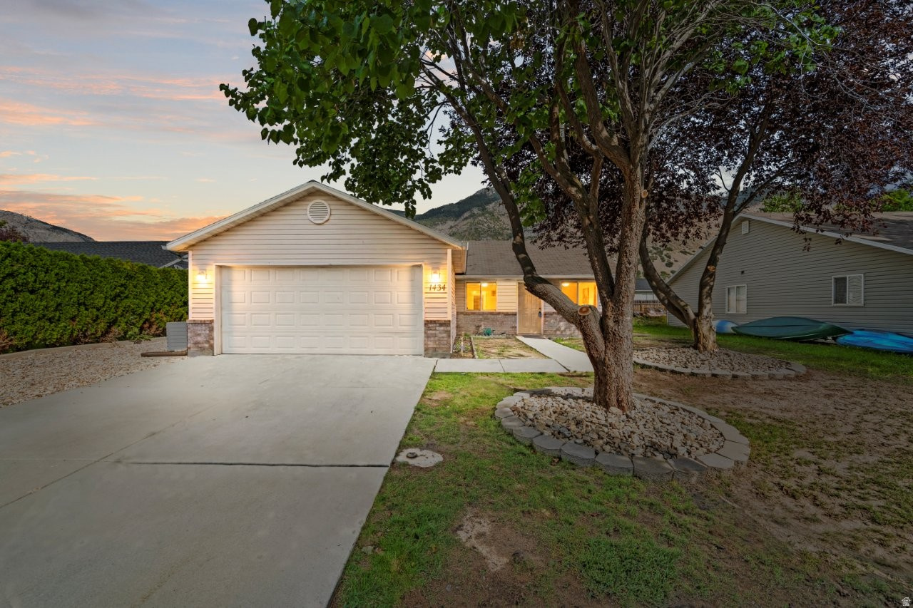 WHISPER WILLOW - Residential