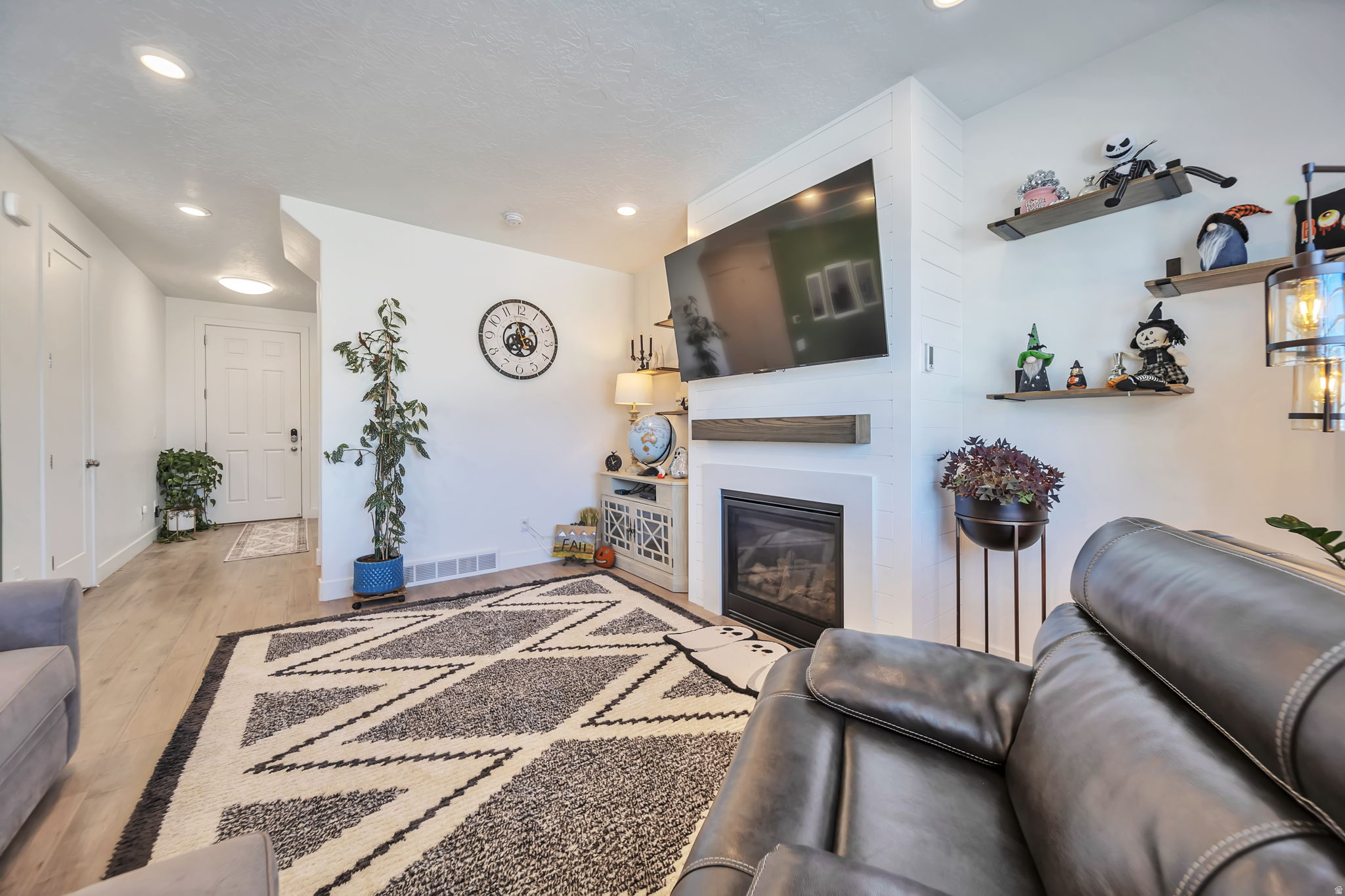 1034 W HERITAGE CREST WAY