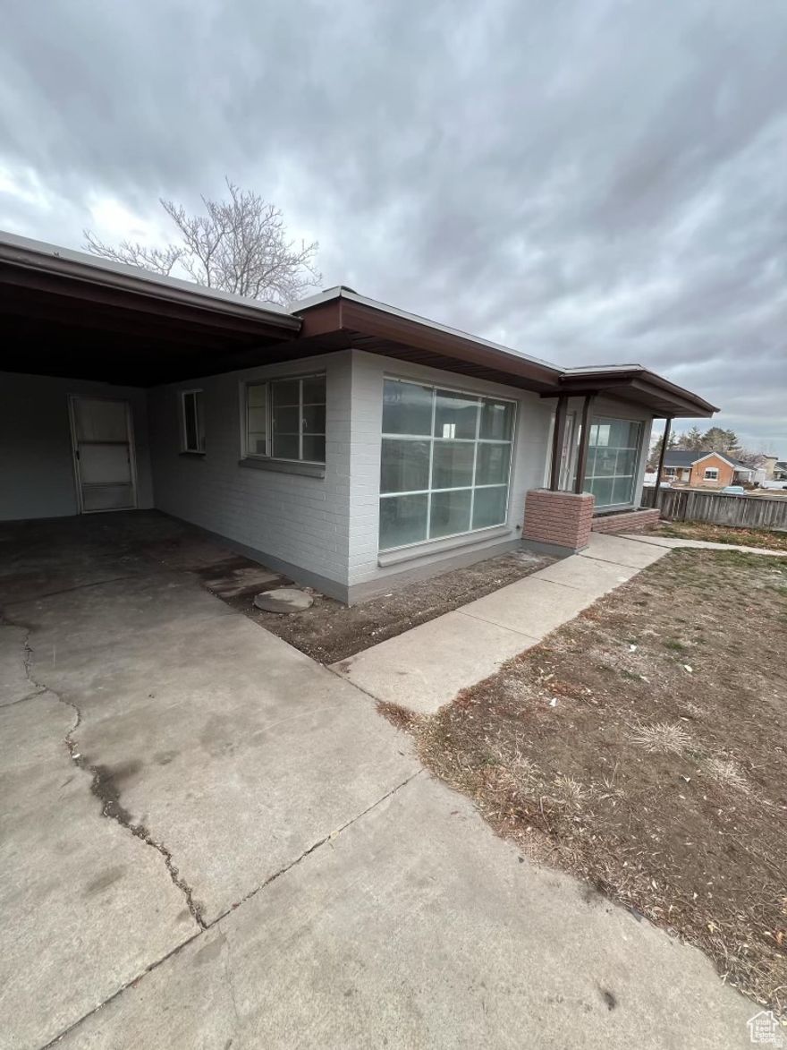 Newly remodeled and move in ready!  It has a subdividable lot. New A.C., Custom Kitchen Cabinets, Stainless Steel Appliances, Quartz Countertops, Carpet and Tile.