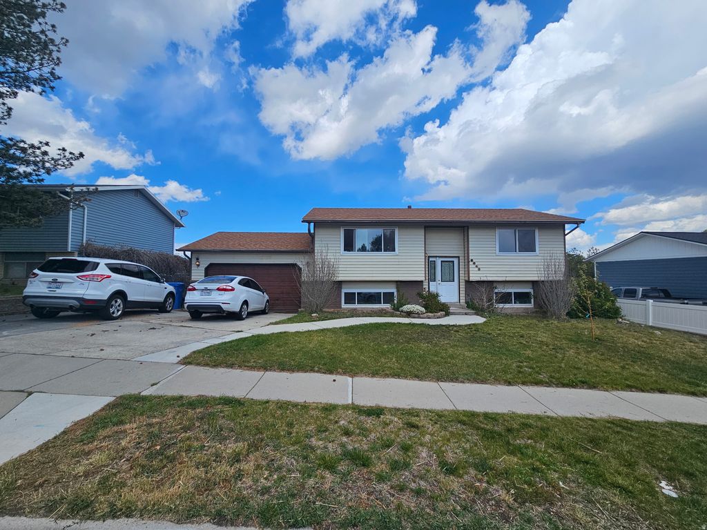 Photo of 6048 W BORAX AVE, Kearns, UT 84118 (MLS # 2153833)