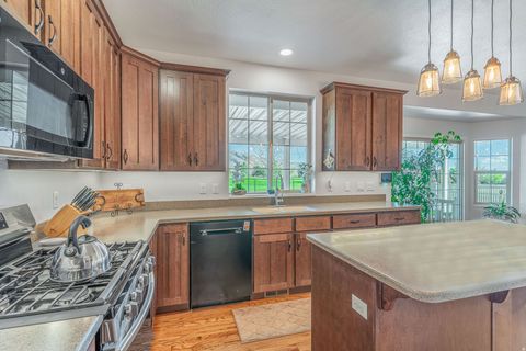 Tiny photo for 777 E APPLE BLOSSOM WAY, Fruit Heights, UT 84037 (MLS # 2145918)