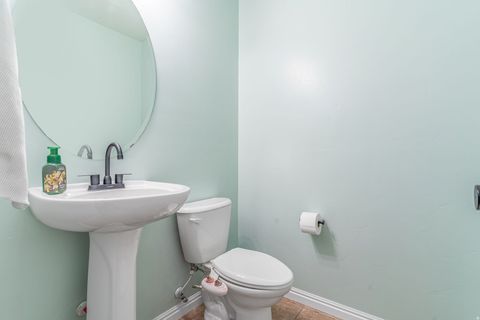 Tiny photo for 777 E APPLE BLOSSOM WAY, Fruit Heights, UT 84037 (MLS # 2145918)