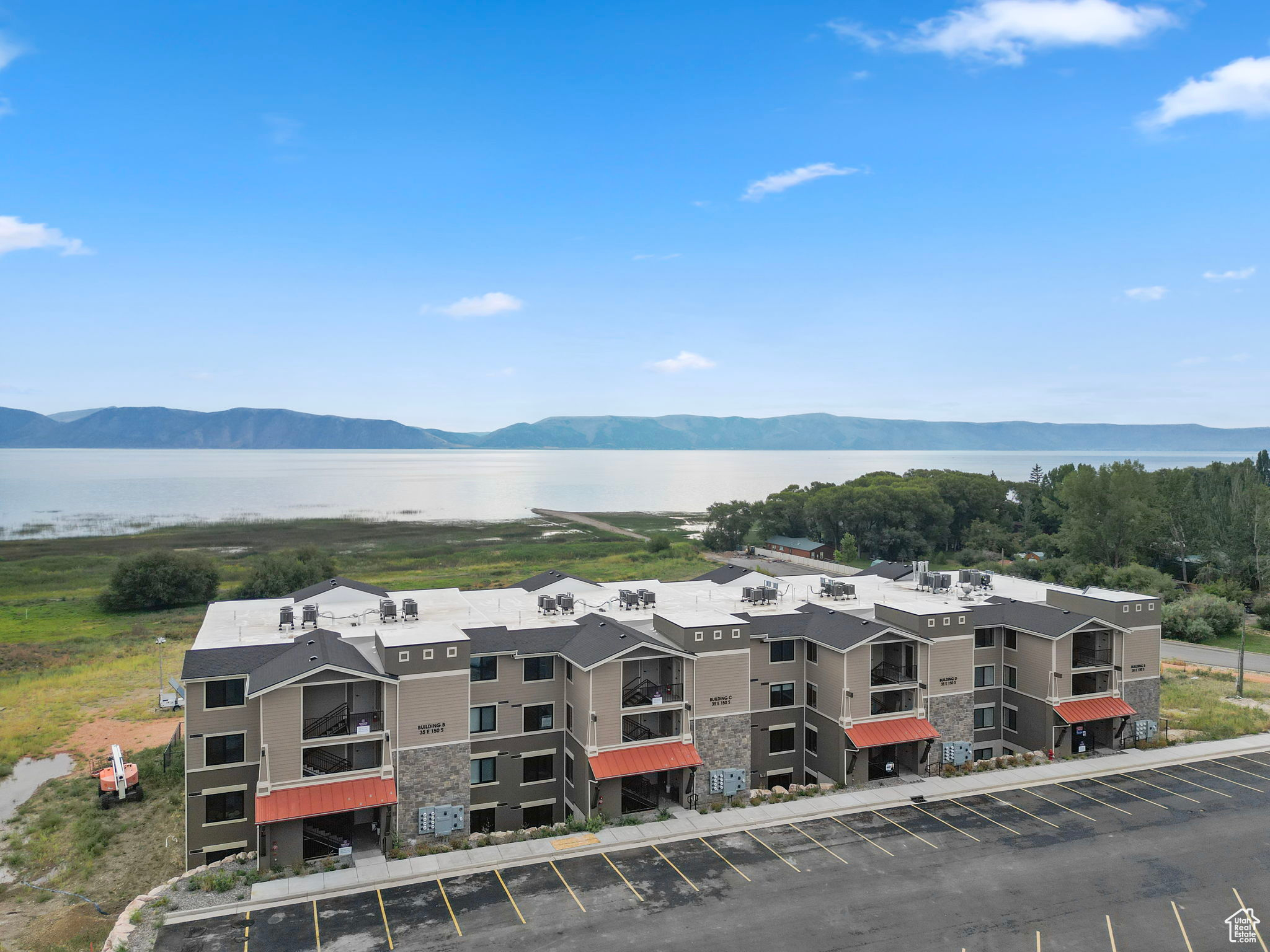 GARDEN CITY LAKE RESIDENCES - Residential