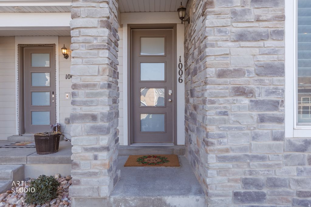 Photo of 1006 W SAPPHIRE PEAK DR, Bluffdale, UT 84065 (MLS # 2131451)