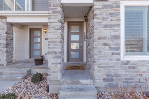Photo of 1006 W SAPPHIRE PEAK DR, Bluffdale, UT 84065 (MLS # 2131451)