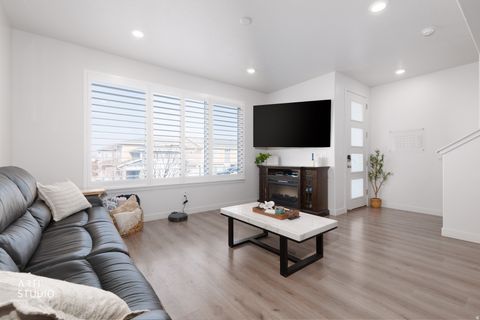 Tiny photo for 1006 W SAPPHIRE PEAK DR, Bluffdale, UT 84065 (MLS # 2131451)