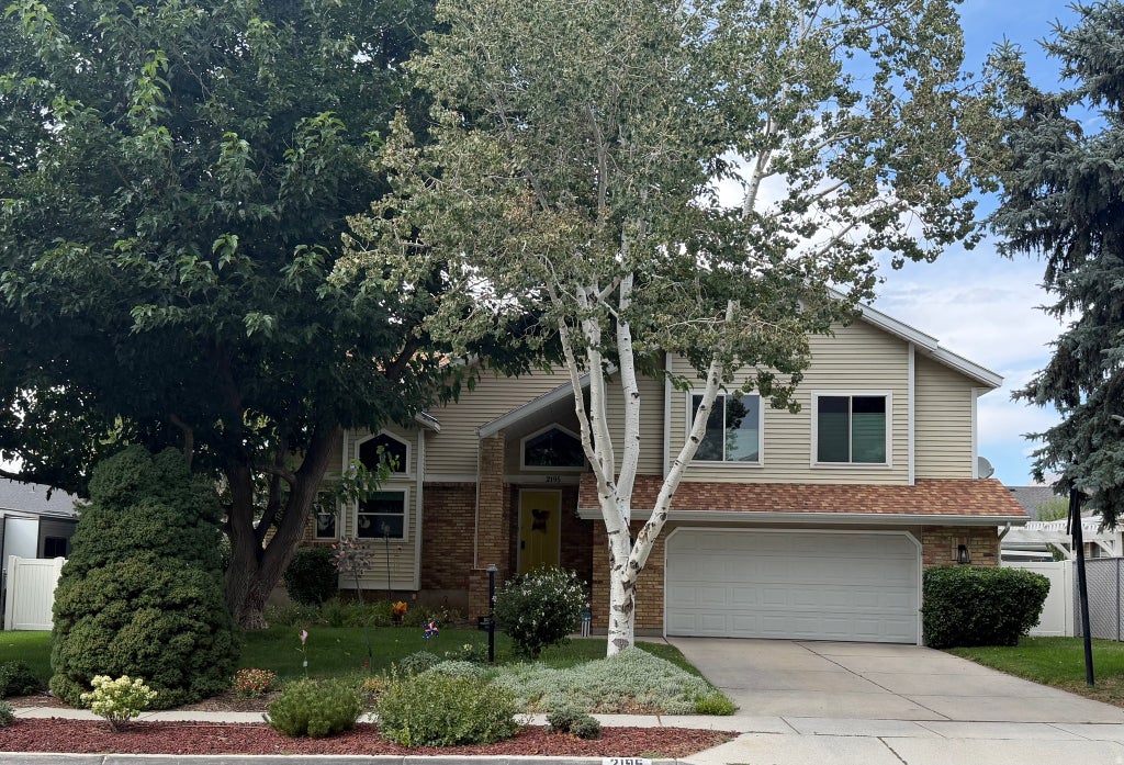Photo of 2195 E 10300 S, Sandy, UT 84092 (MLS # 2181750)