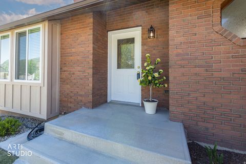 Tiny photo for 88 W CANYON VIEW DR N, Farmington, UT 84025 (MLS # 2158475)