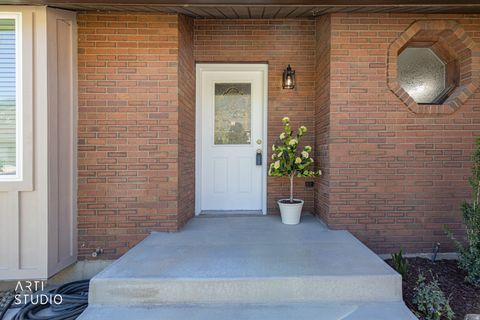 Tiny photo for 88 W CANYON VIEW DR N, Farmington, UT 84025 (MLS # 2158475)