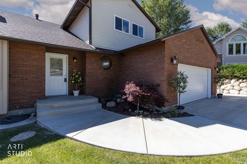 Tiny photo for 88 W CANYON VIEW DR N, Farmington, UT 84025 (MLS # 2158475)