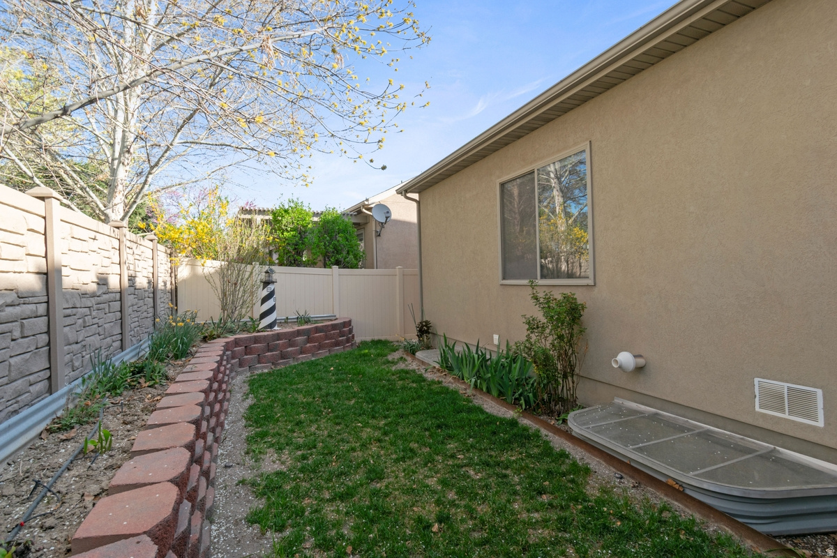 CRYSTAL COVE - Residential