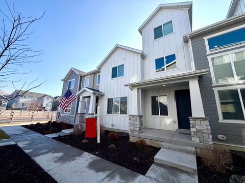 Photo of 15085 S REINS WAY, Bluffdale, UT 84065 (MLS # 2131500)