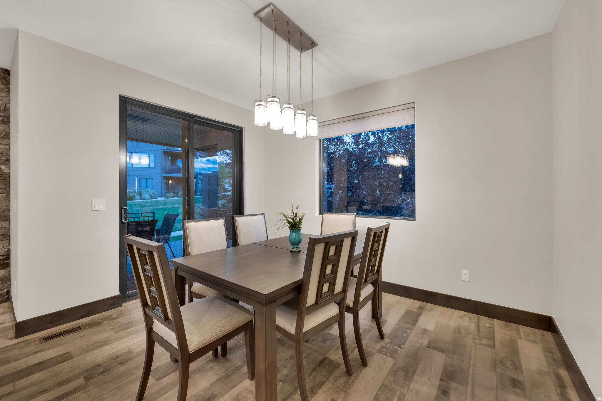 EDGEWATER - Residential Lease