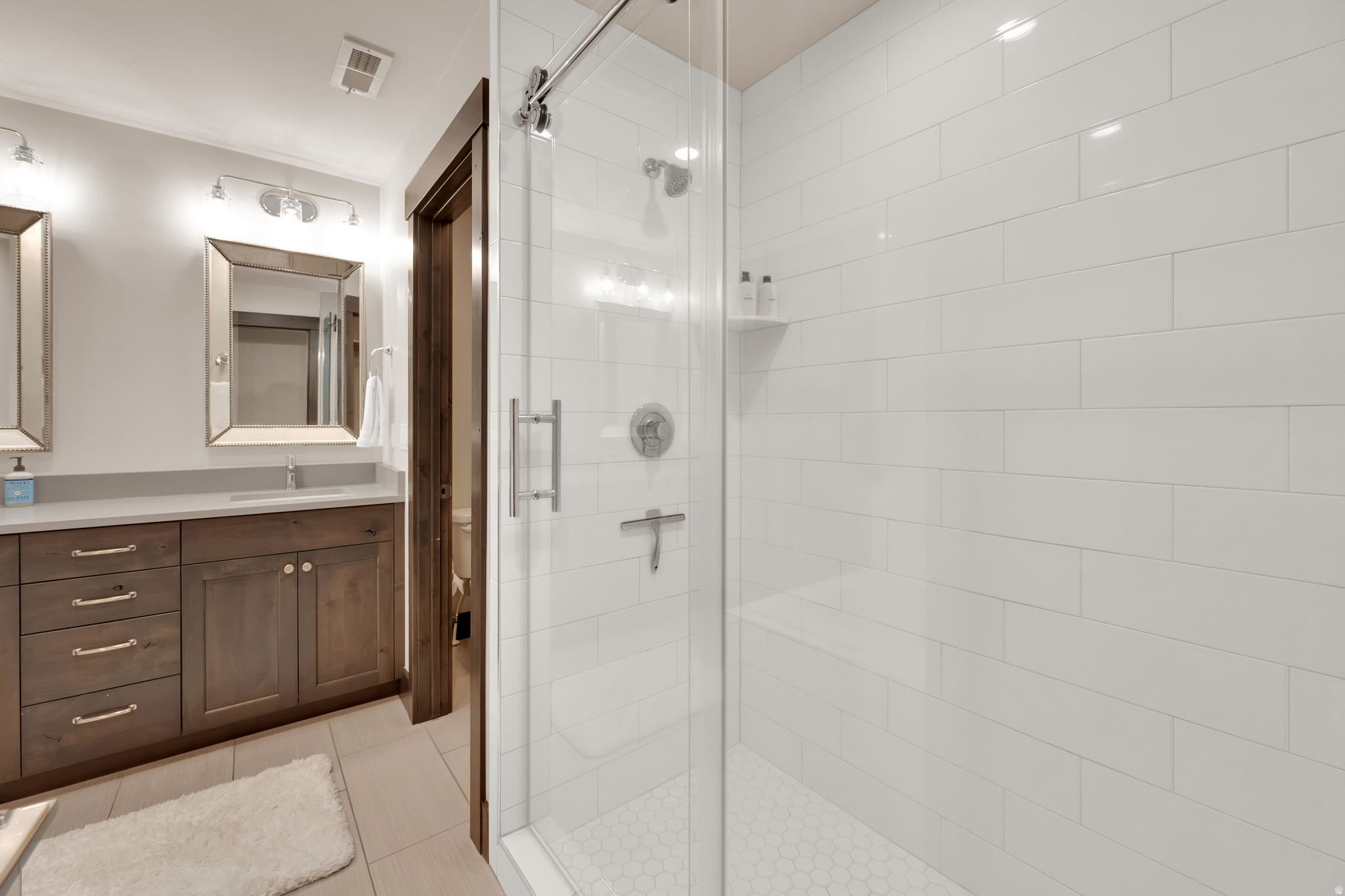 EDGEWATER - Residential Lease