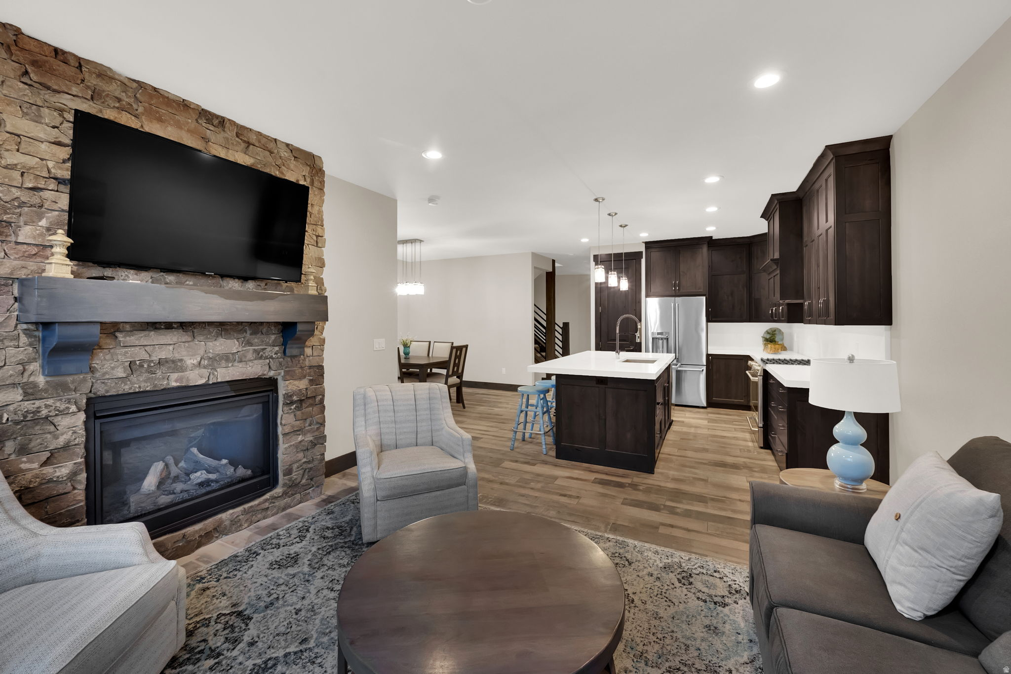 EDGEWATER - Residential Lease