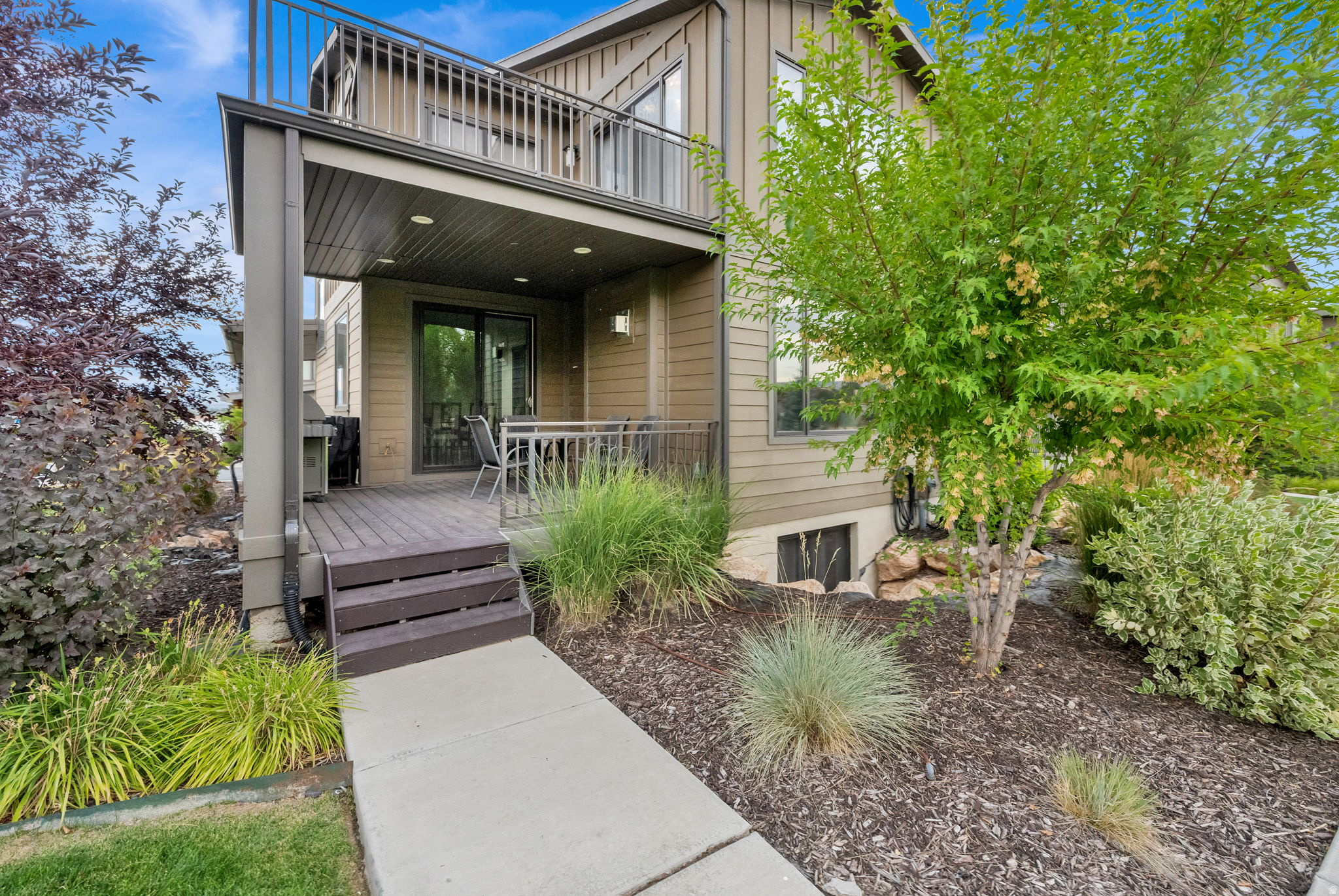 EDGEWATER - Residential Lease