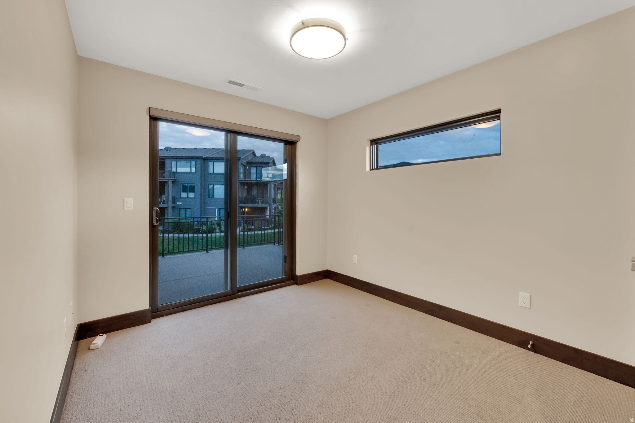 EDGEWATER - Residential Lease