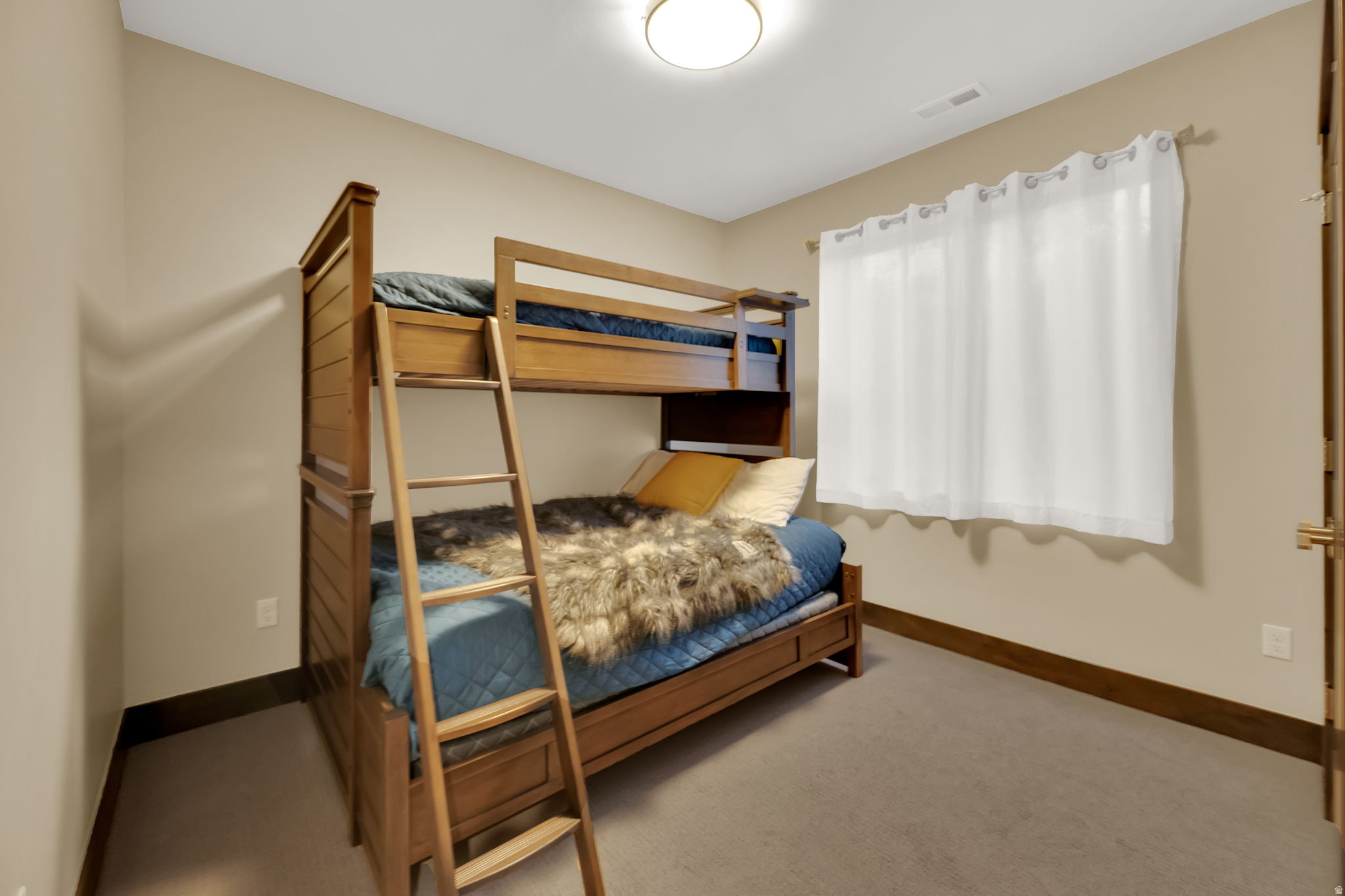 EDGEWATER - Residential Lease