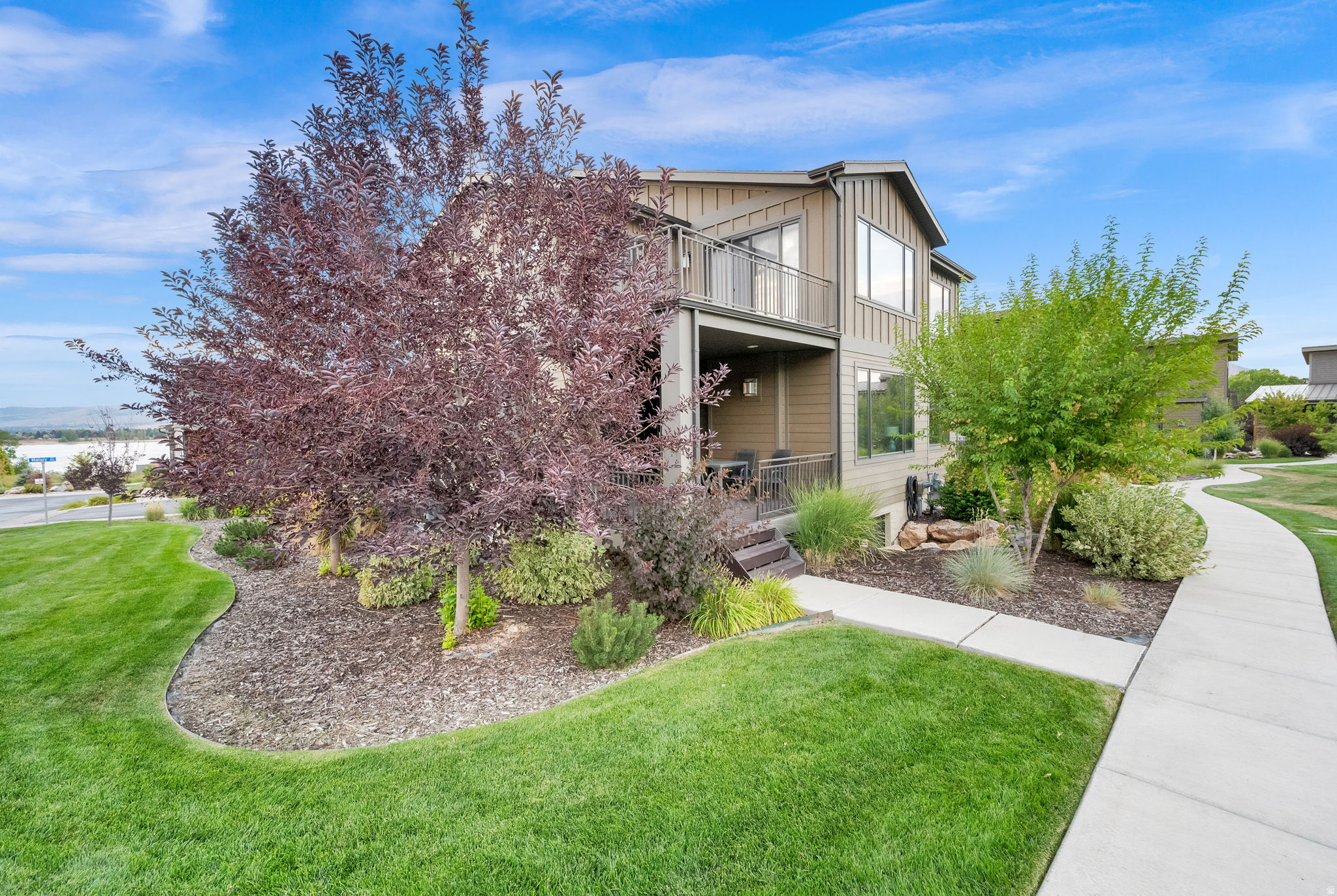 EDGEWATER - Residential Lease