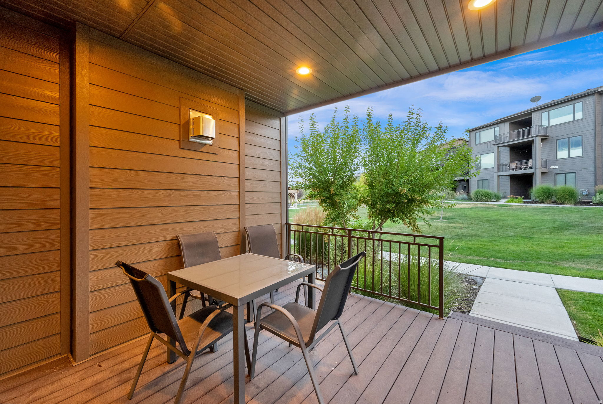 EDGEWATER - Residential Lease