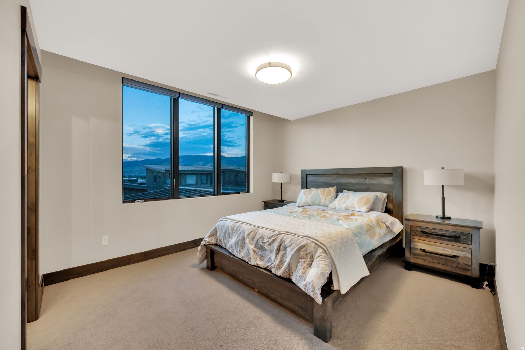 EDGEWATER - Residential Lease