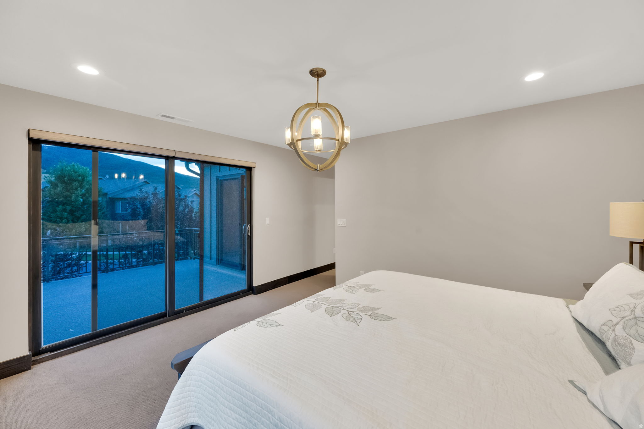 EDGEWATER - Residential Lease