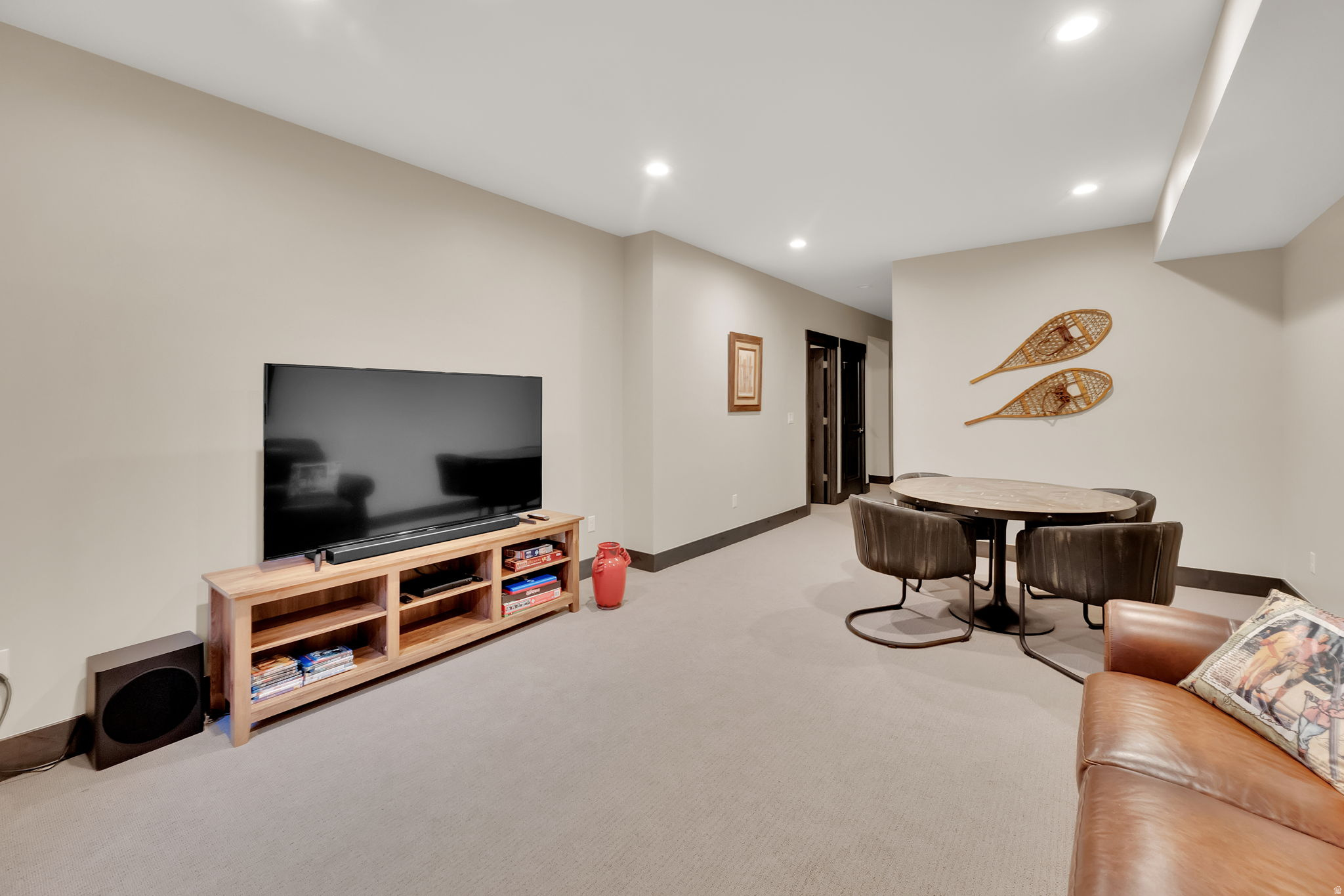 EDGEWATER - Residential Lease