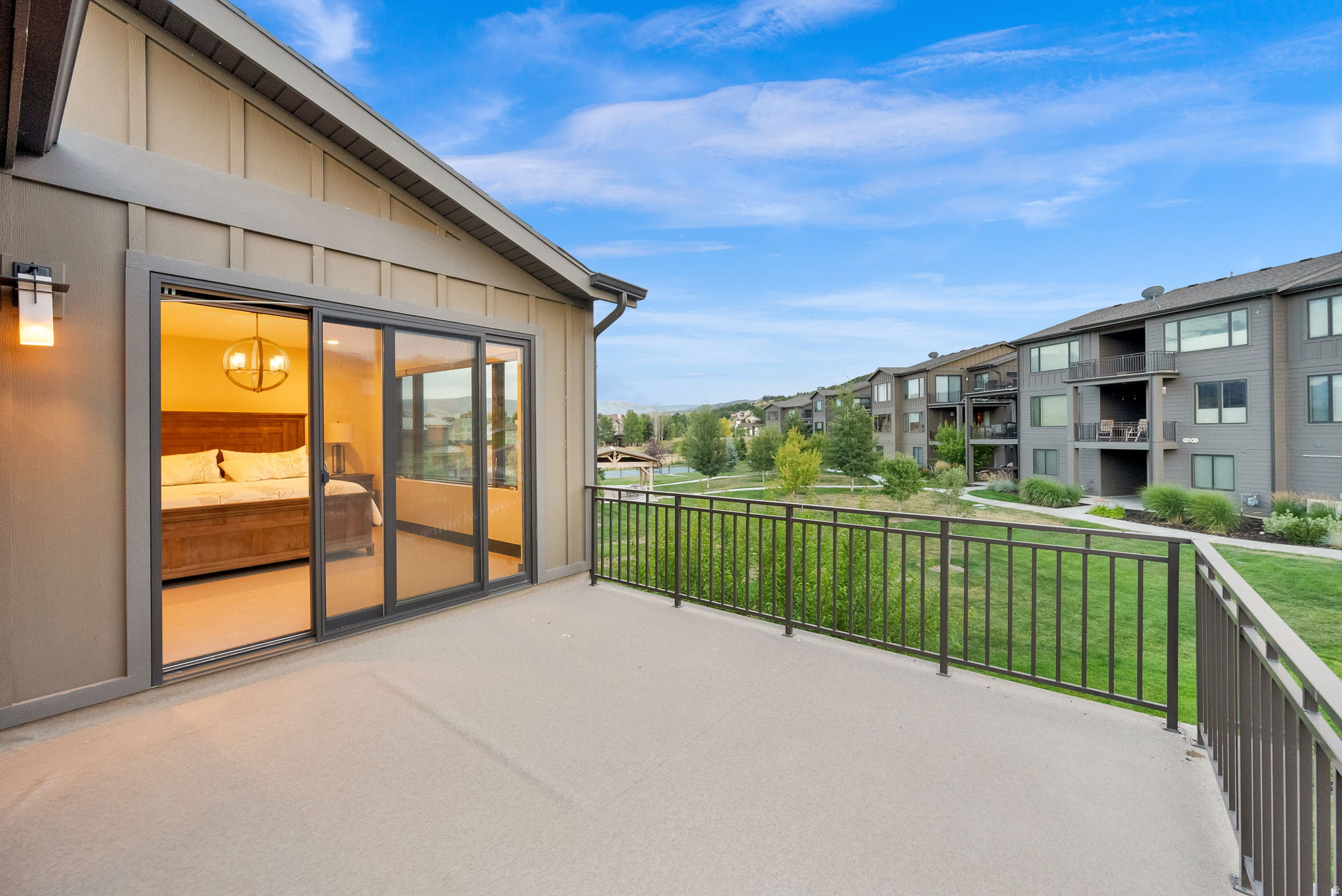 EDGEWATER - Residential Lease