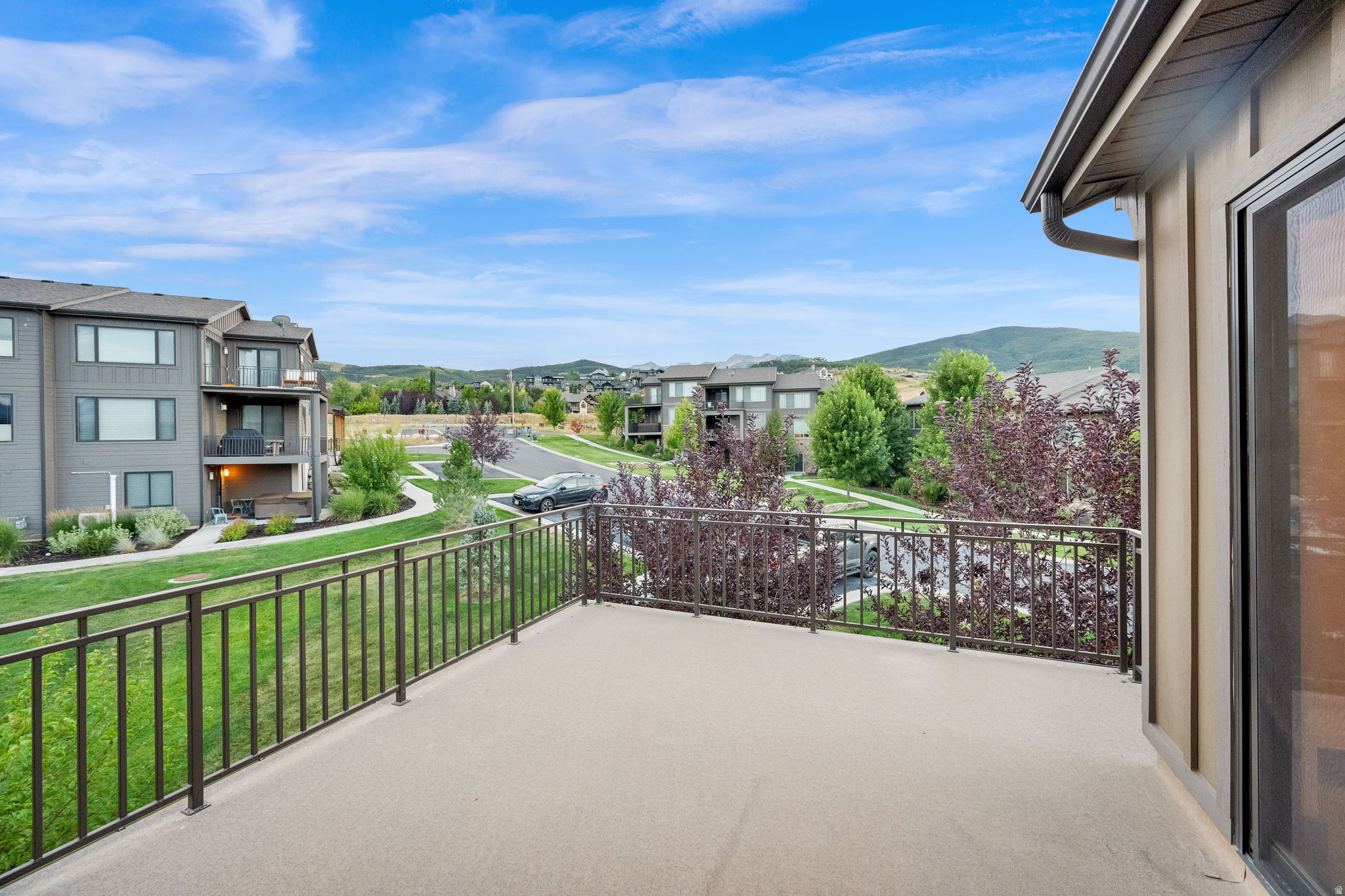 EDGEWATER - Residential Lease