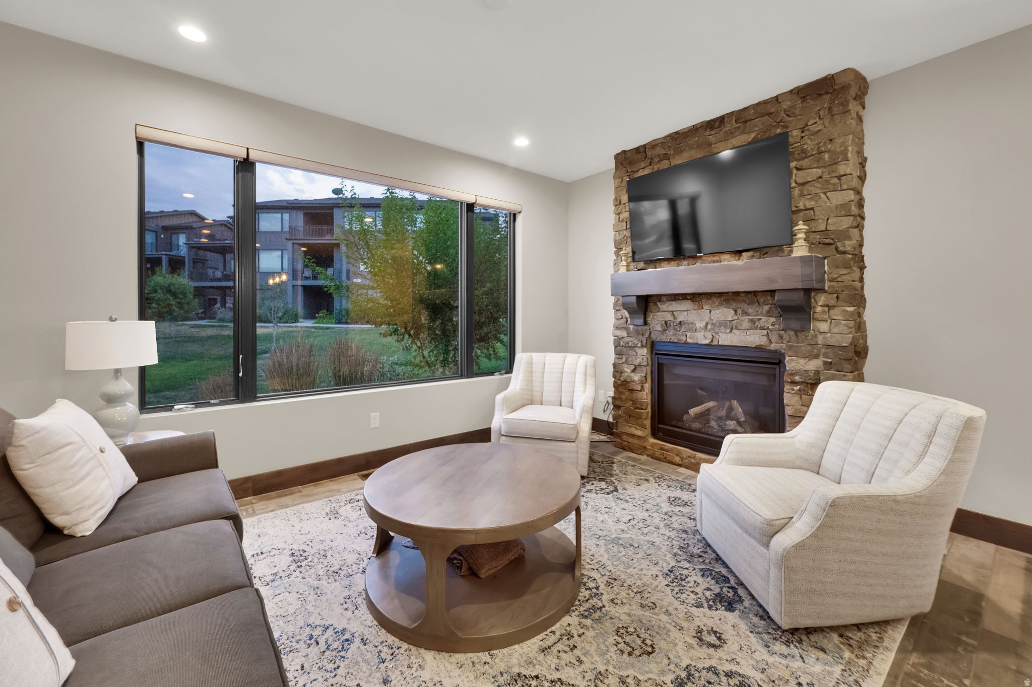 EDGEWATER - Residential Lease