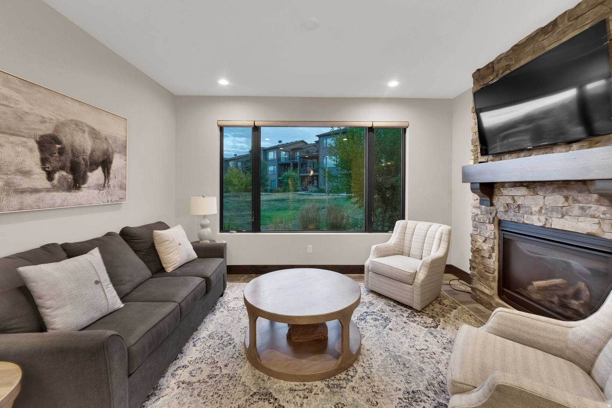 EDGEWATER - Residential Lease