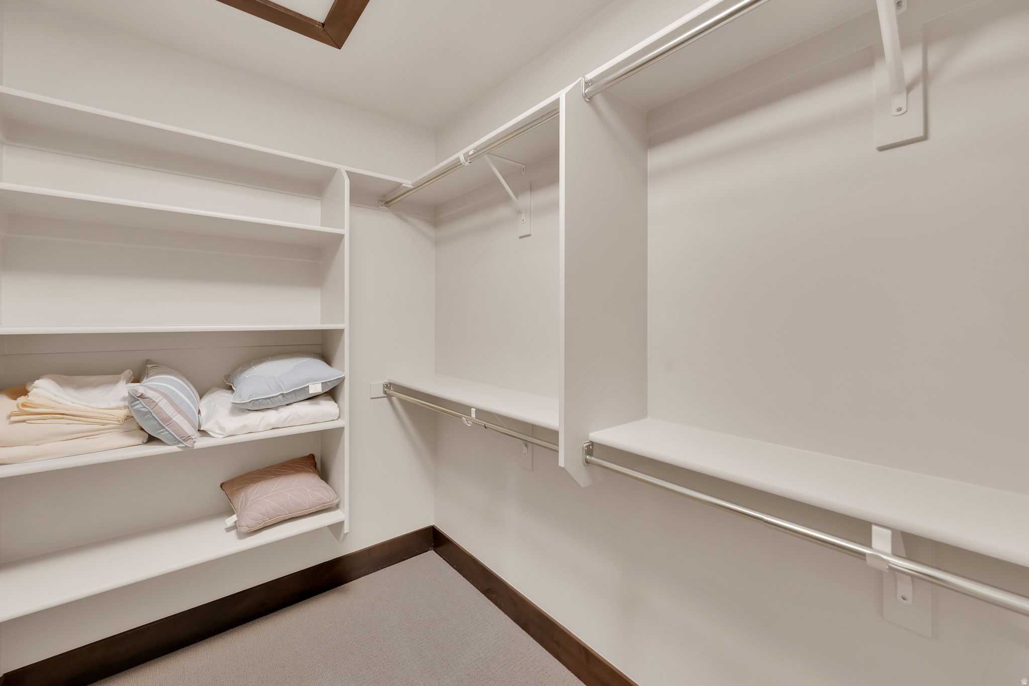 EDGEWATER - Residential Lease