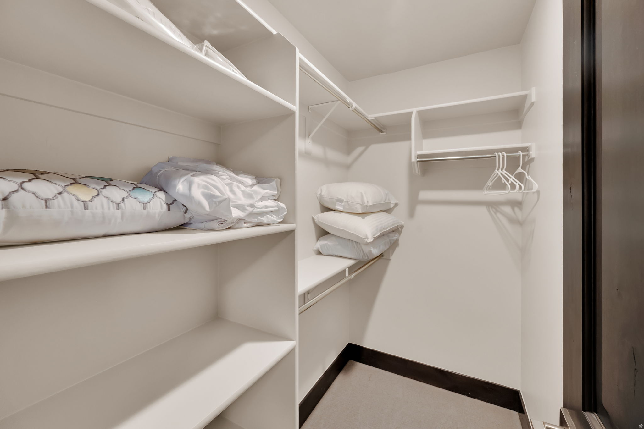 EDGEWATER - Residential Lease