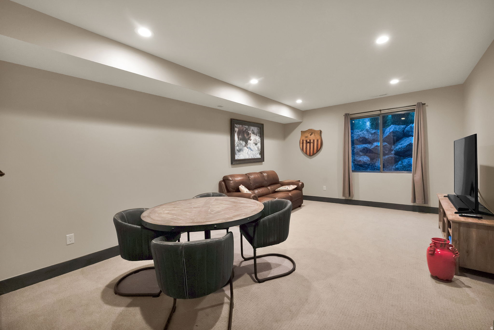 EDGEWATER - Residential Lease